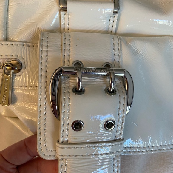 Authentic discontinued Michael Kors patent leather tote. - Picture 8 of 10